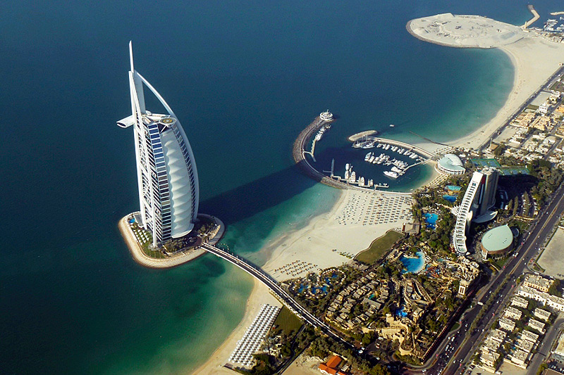 Полет на гидроплане в Дубае: вид на отель Бурдж Аль Араб