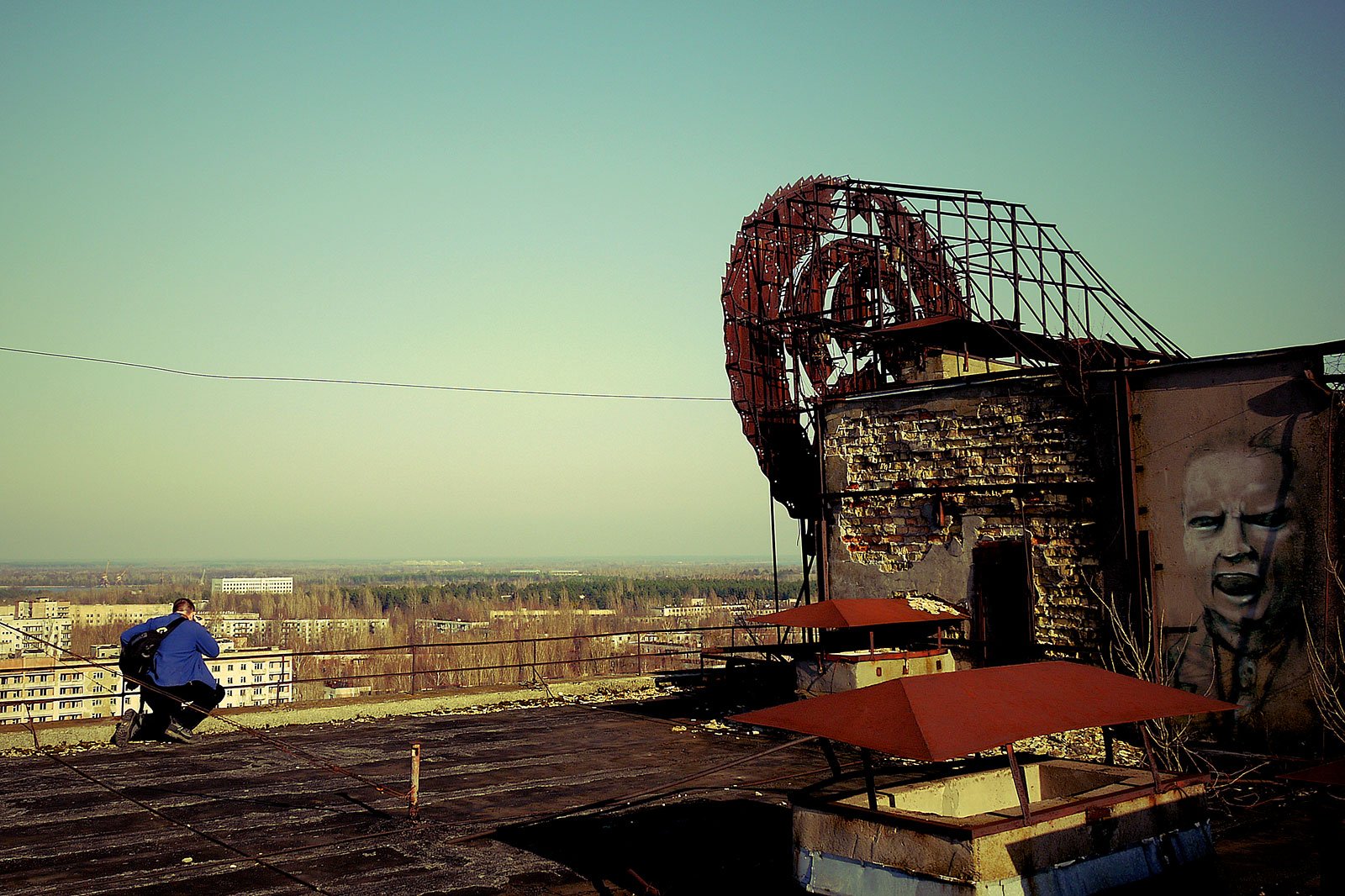 Как подняться на крышу шестнадцатиэтажки в Чернобыле