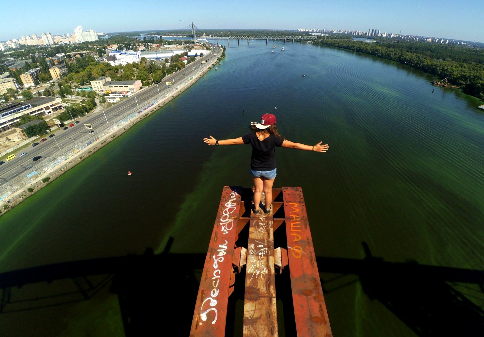 Как забраться на Подольский мост в Киеве