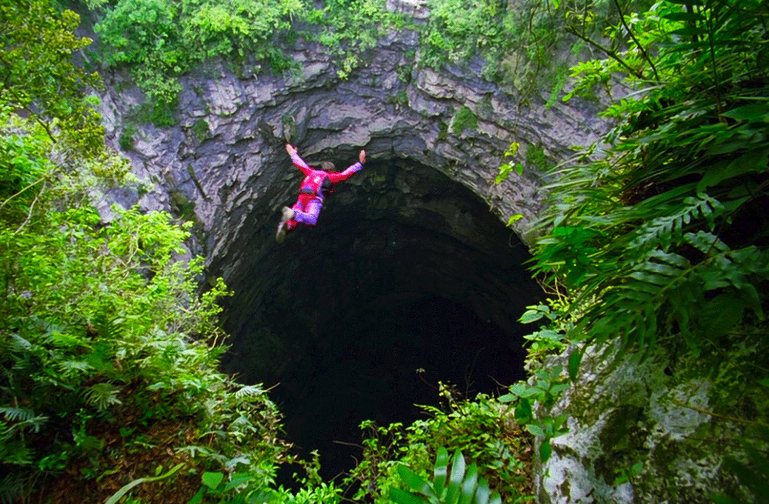 Как прыгнуть с парашютом в пещеру в Сан-Луис-Потоси