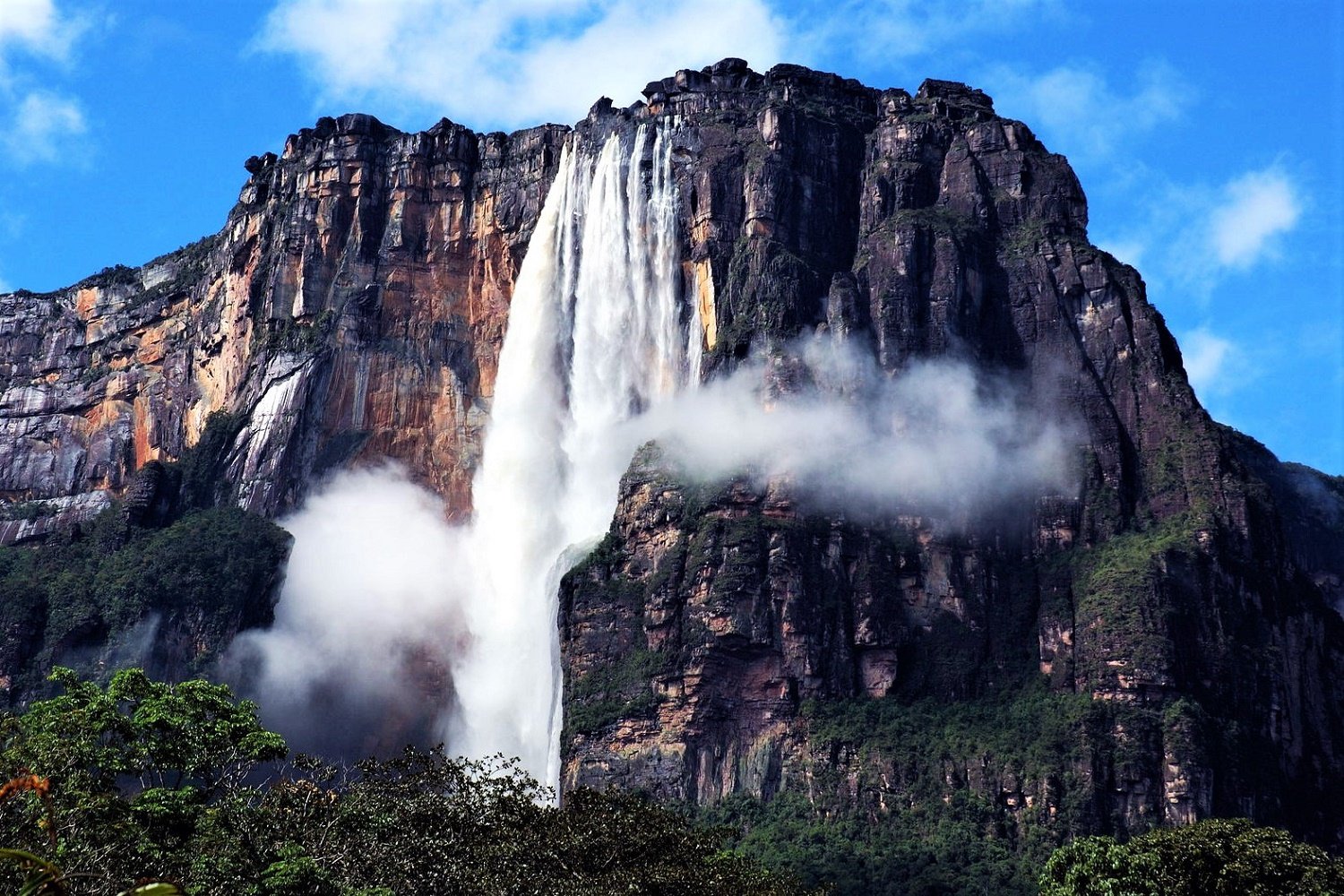 Как забраться на самый высокий водопад в мире в Каракасе