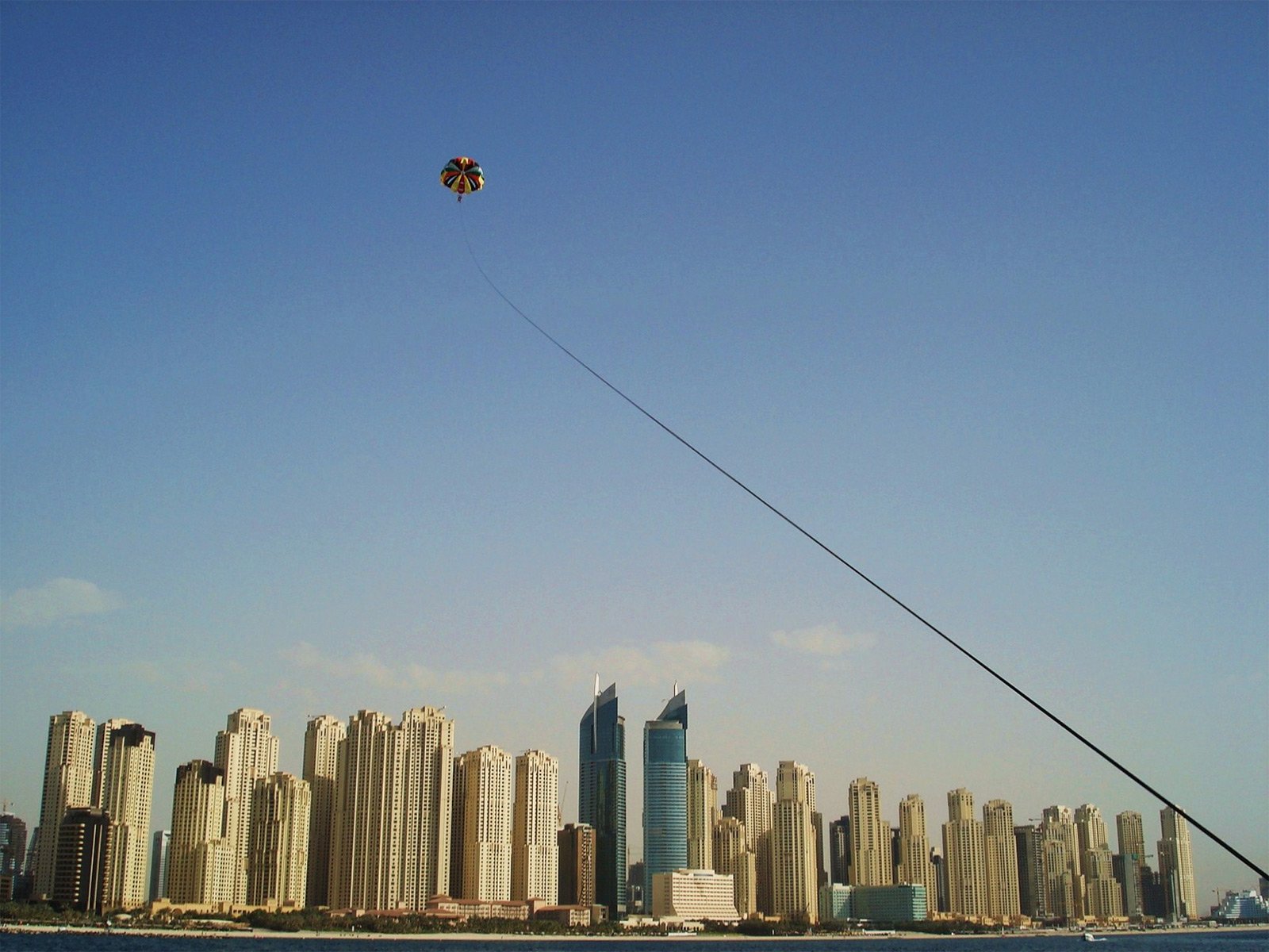 Как попробовать парасейлинг в Дубае