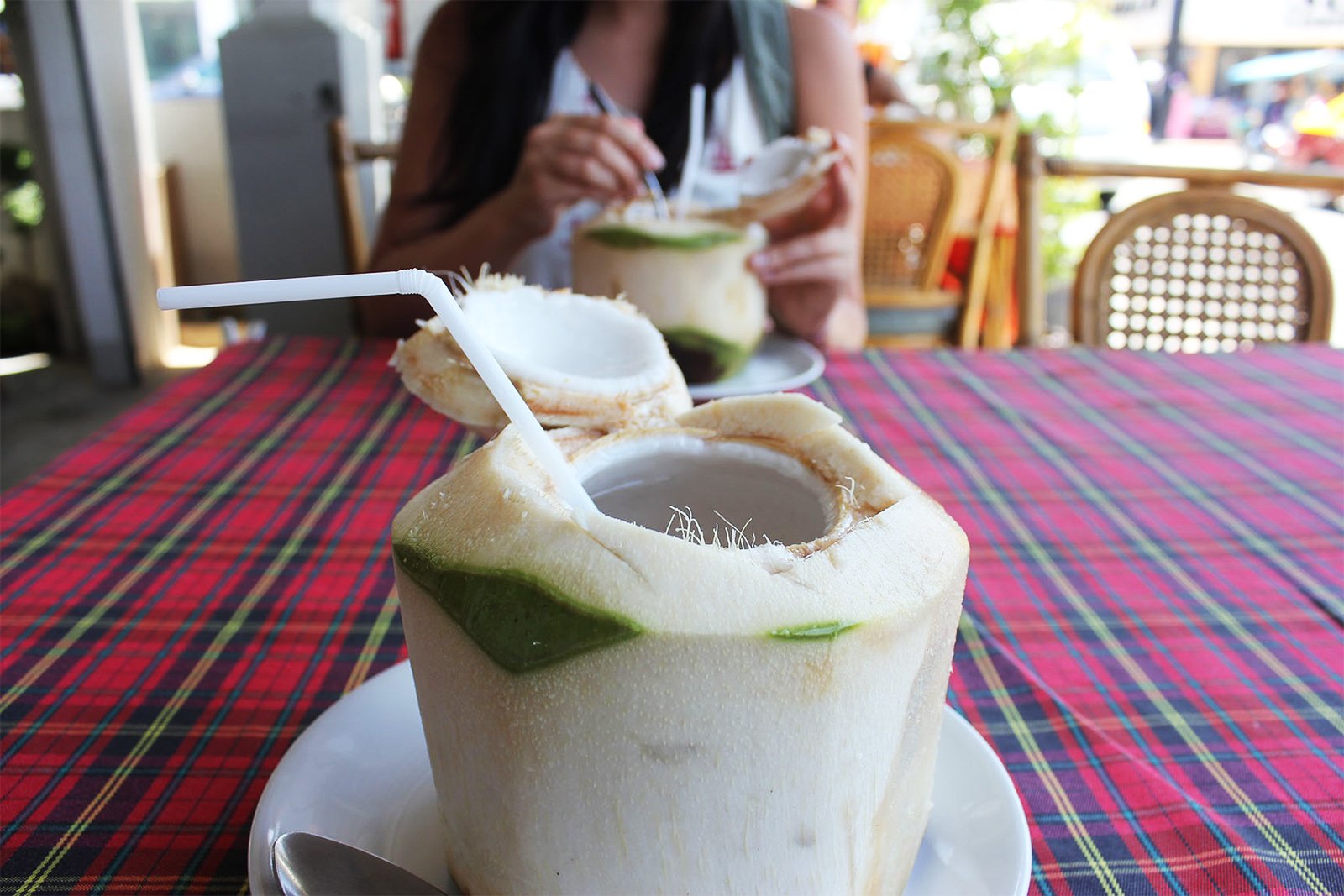 Как выпить свежий кокос в Паттайе