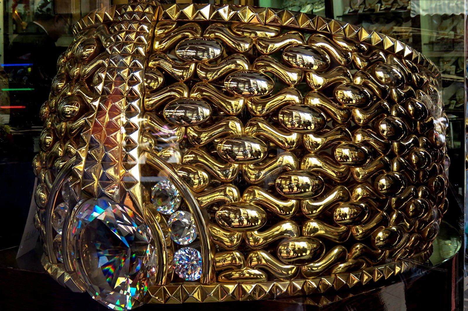 Как увидеть самое большое в мире золотое кольцо в Дубае