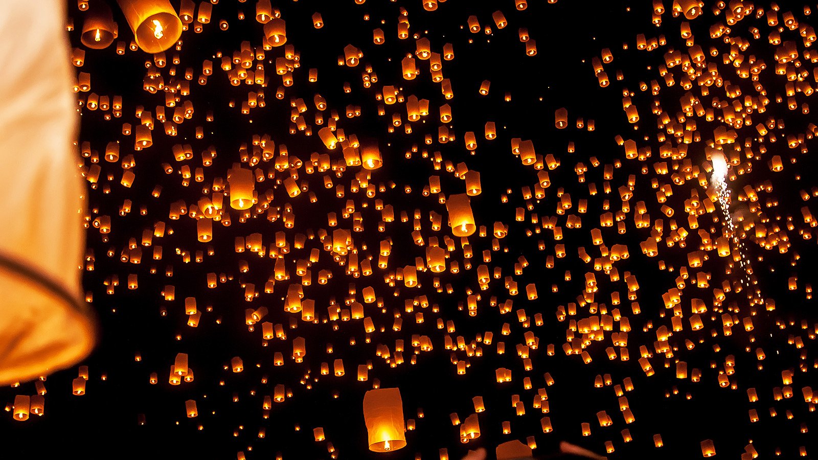 Как увидеть тысячи небесных фонариков на празднике Мэ Джо в Чиангмае