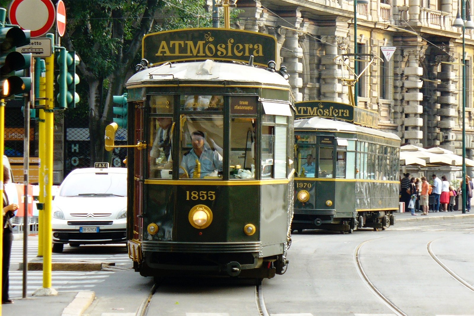 Как поужинать в ретро-трамвае в Милане