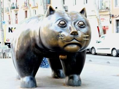 Загадать желание у статуи кота в Барселоне