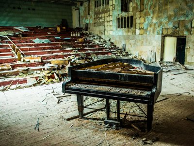 Сыграть на заброшенном рояле в Чернобыле