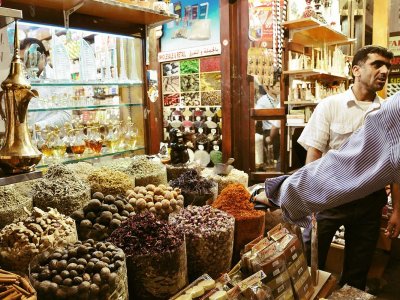 Увидеть старейший дубайский Рынок специй в Дубае