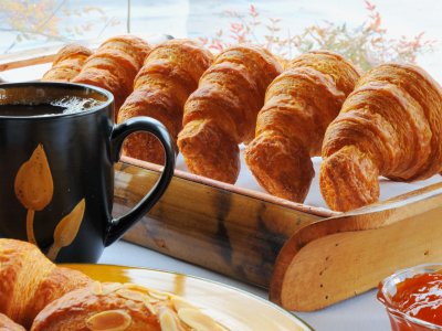 Позавтракать круассанами в Париже