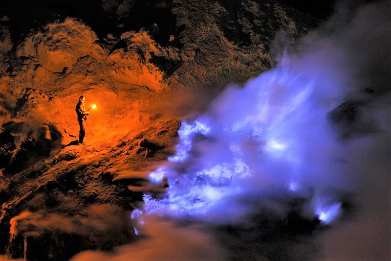 Извержение вулкана Иджен