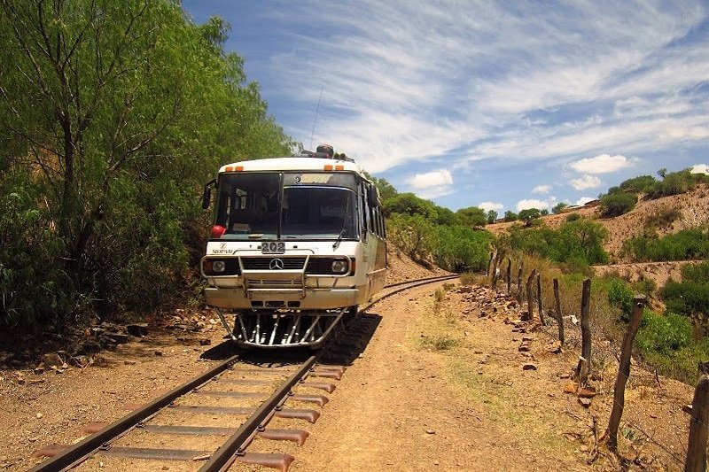 Железная дорога в Потоси, Сукре