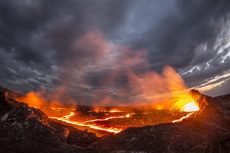 Брызги лавы вулкана Эрта Але, Аддис-Абеба