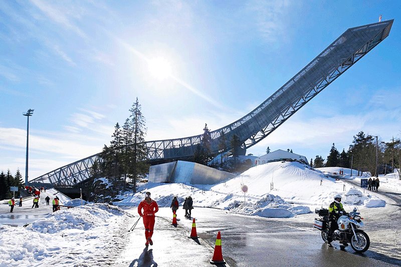 Вокруг трамплина есть зоны для занятия лыжным спортом, Осло