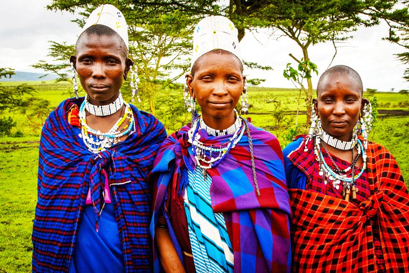 Женщины масаи носят украшения из бисера, Аруша