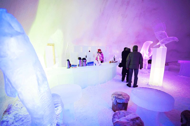 В «Мире снеговиков» в деревне Санты есть ледяной бар, Рованиеми