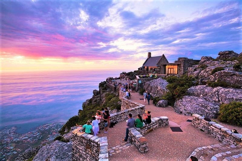 Задержись на вершине горы до заката, чтобы увидеть, как садится солнце за океан, Кейптаун