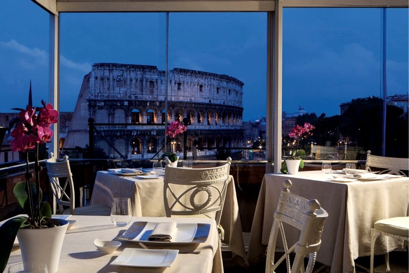Вид на Колизей из ресторана арома