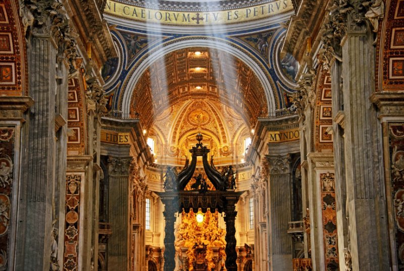 Внутри базилики святого Петра