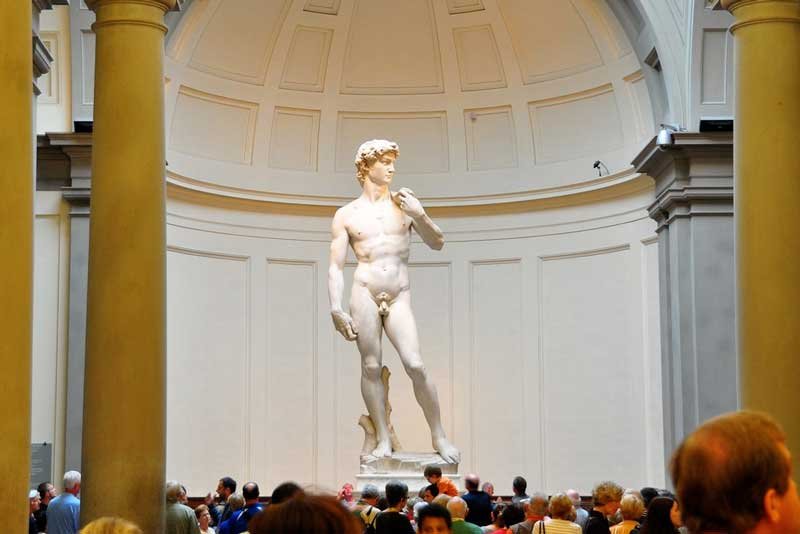 Статуя Давида в Галереи Академии изящных наук