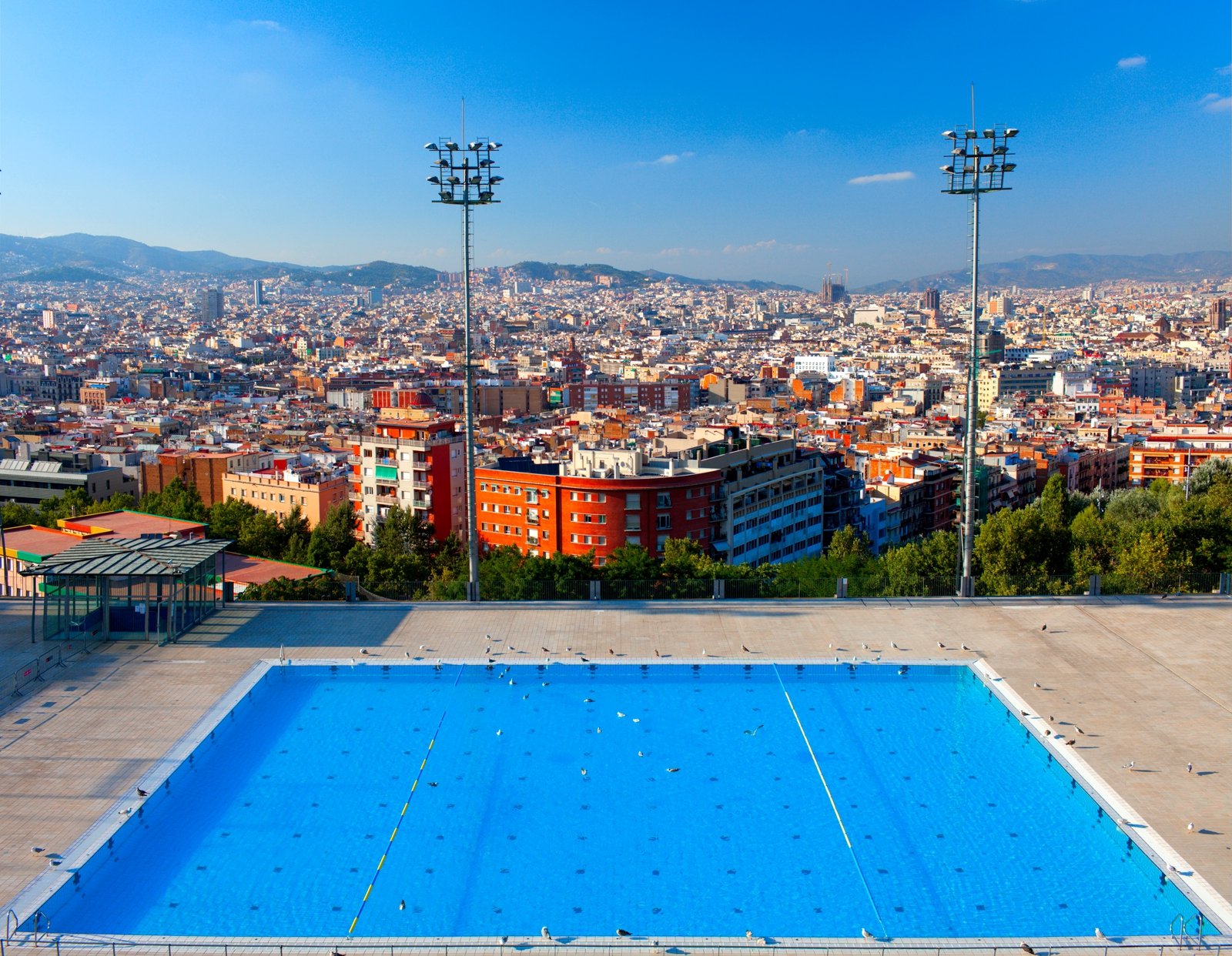 Как поплавать в бассейне с видом на город в Барселоне