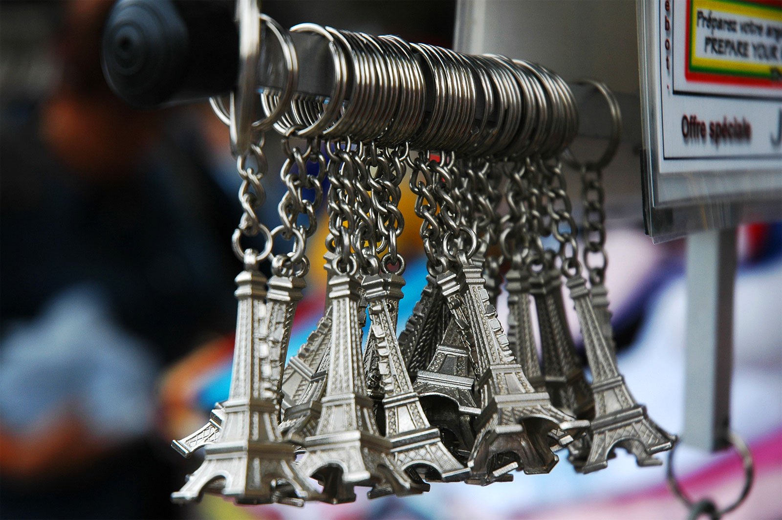 Как купить брелок-башню в Париже