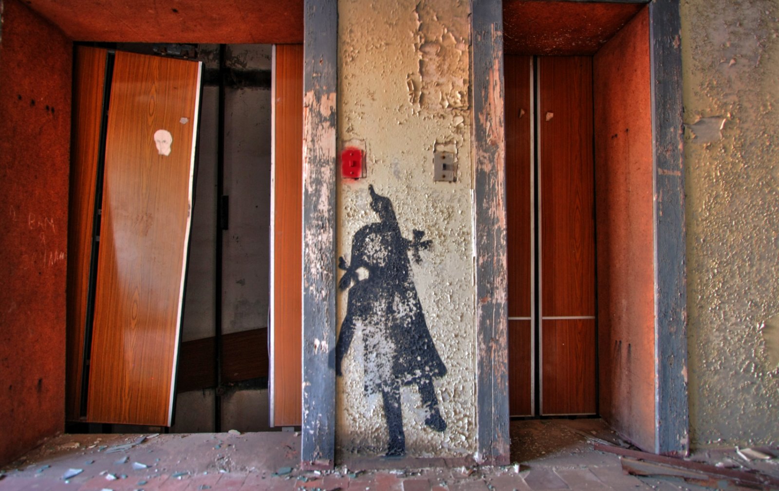 Как увидеть рисунки «теней Хиросимы» в Чернобыле