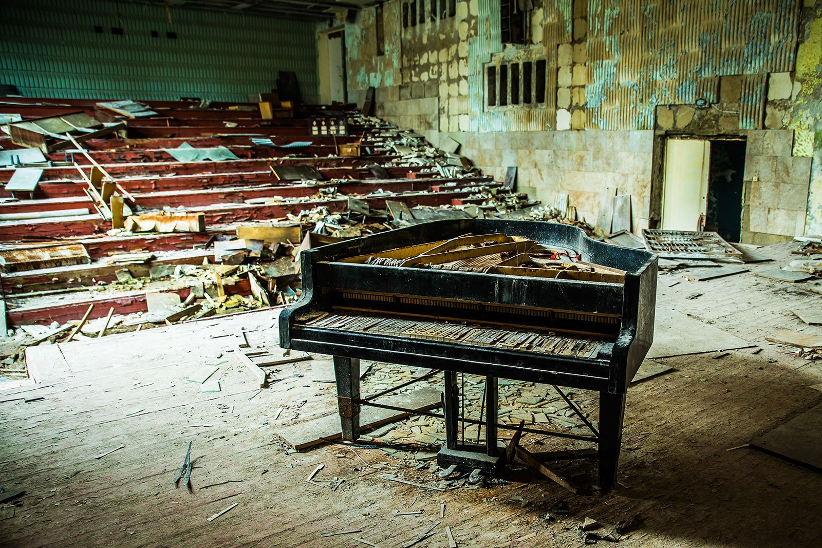 Как сыграть на заброшенном рояле в Чернобыле