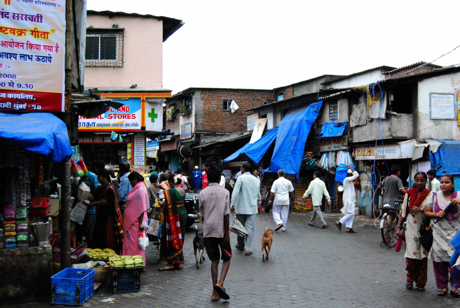 Как прогуляться по трущобам Дхарави в Мумбаи