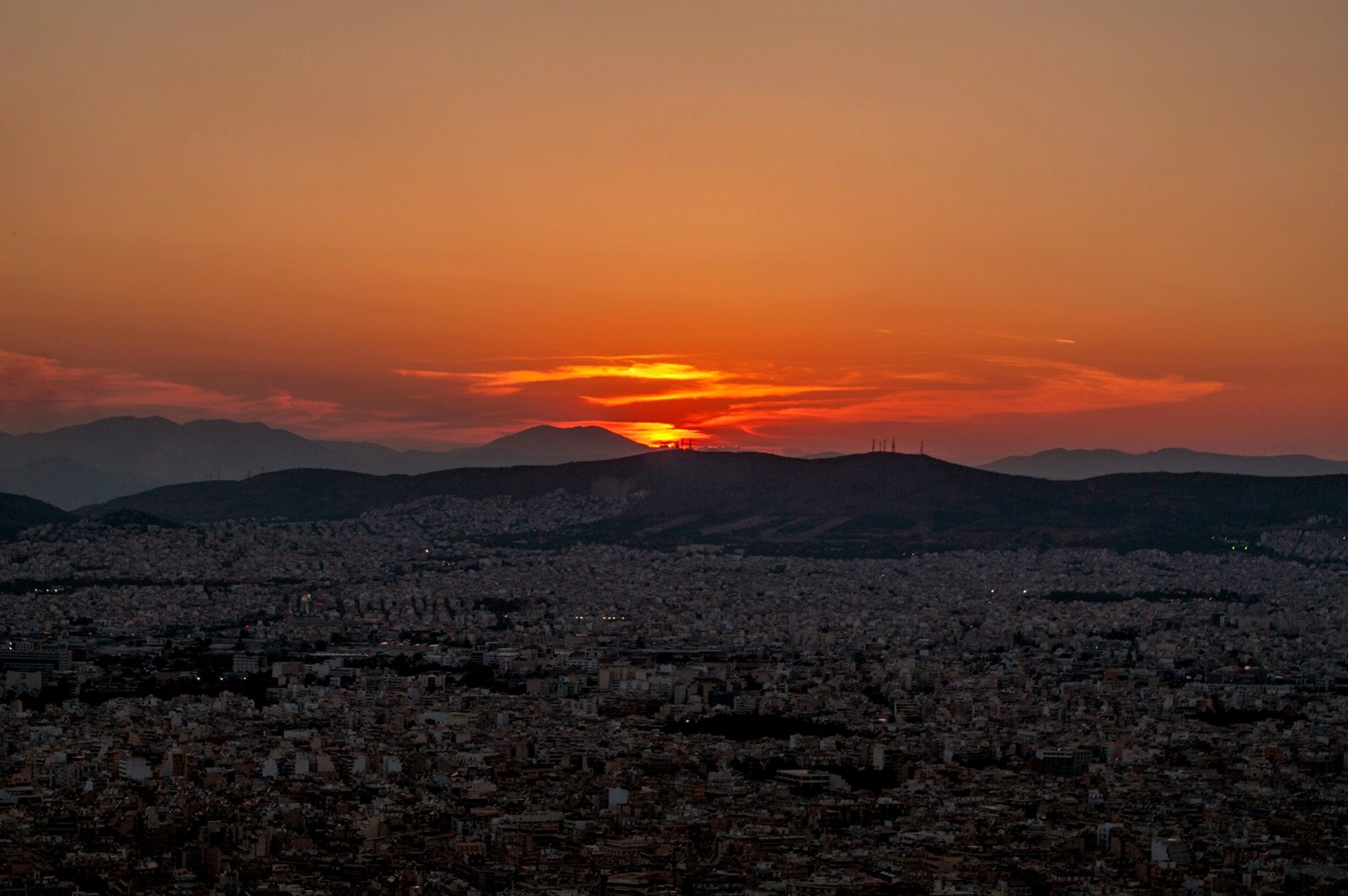 Как увидеть закат с холма Ликавитос в Афинах