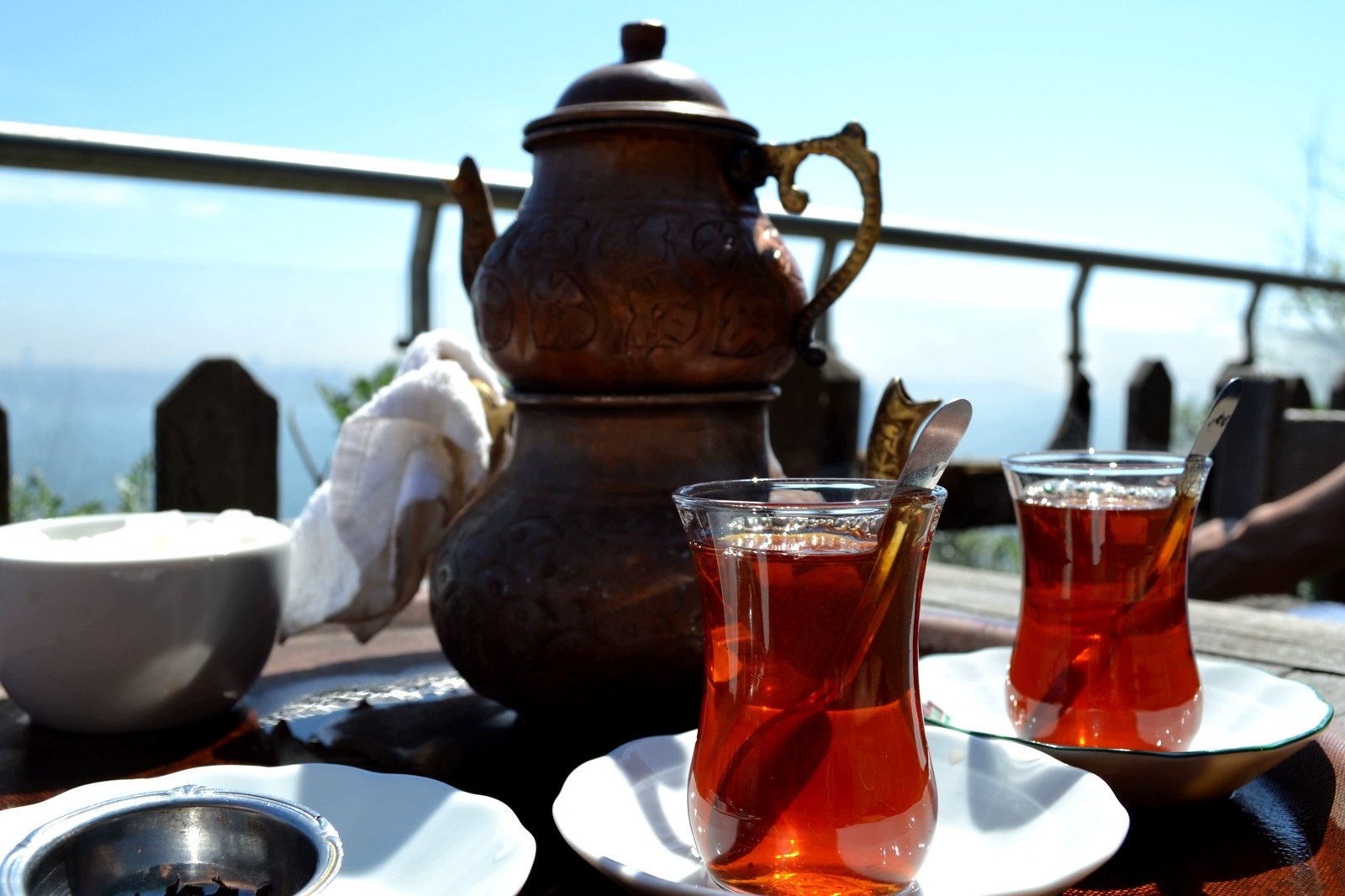 Как выпить чай из традиционных бардаков в Стамбуле