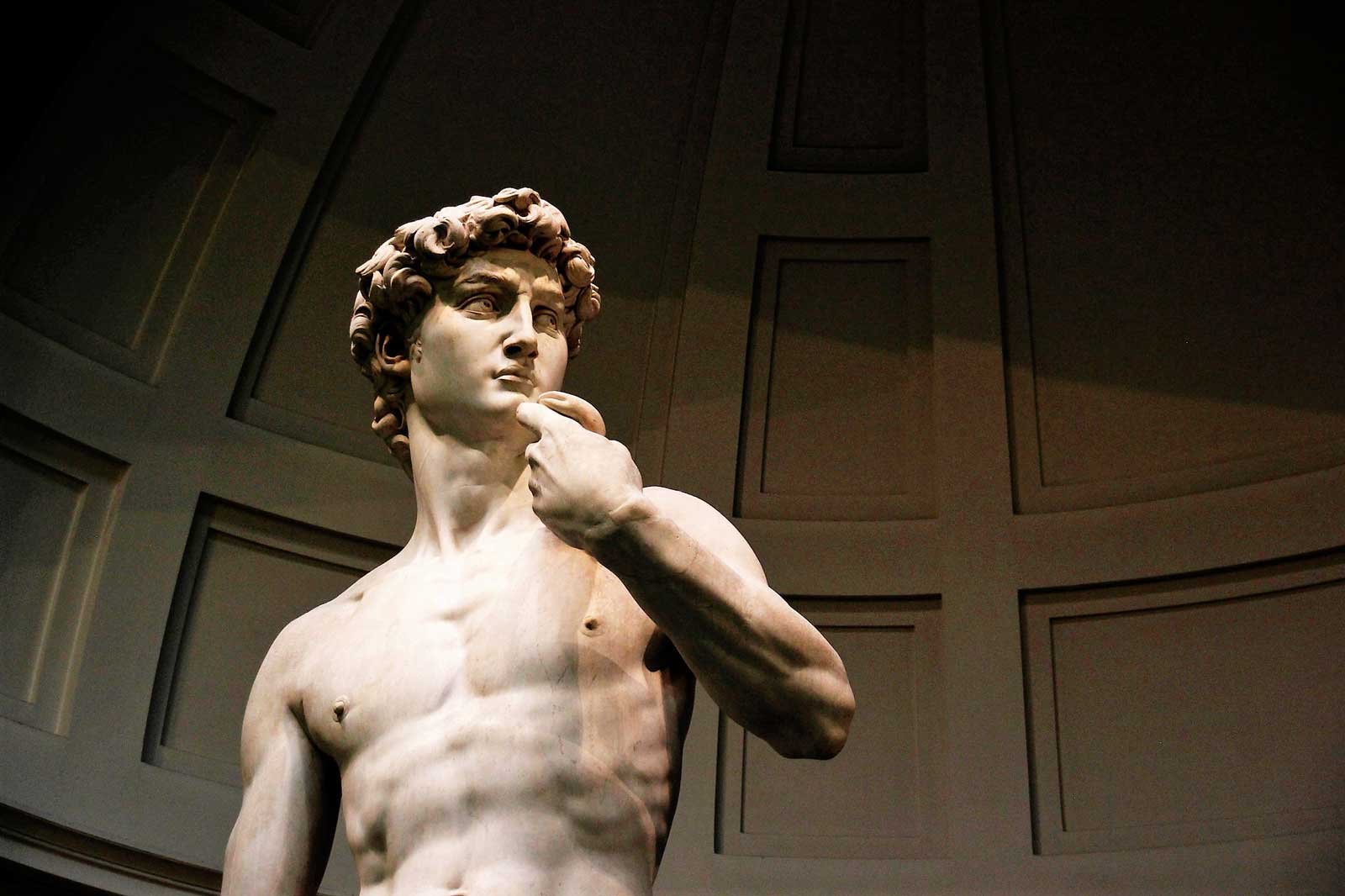 Безупречное творение Микеланджело – Фигура Давида во всей своей красе