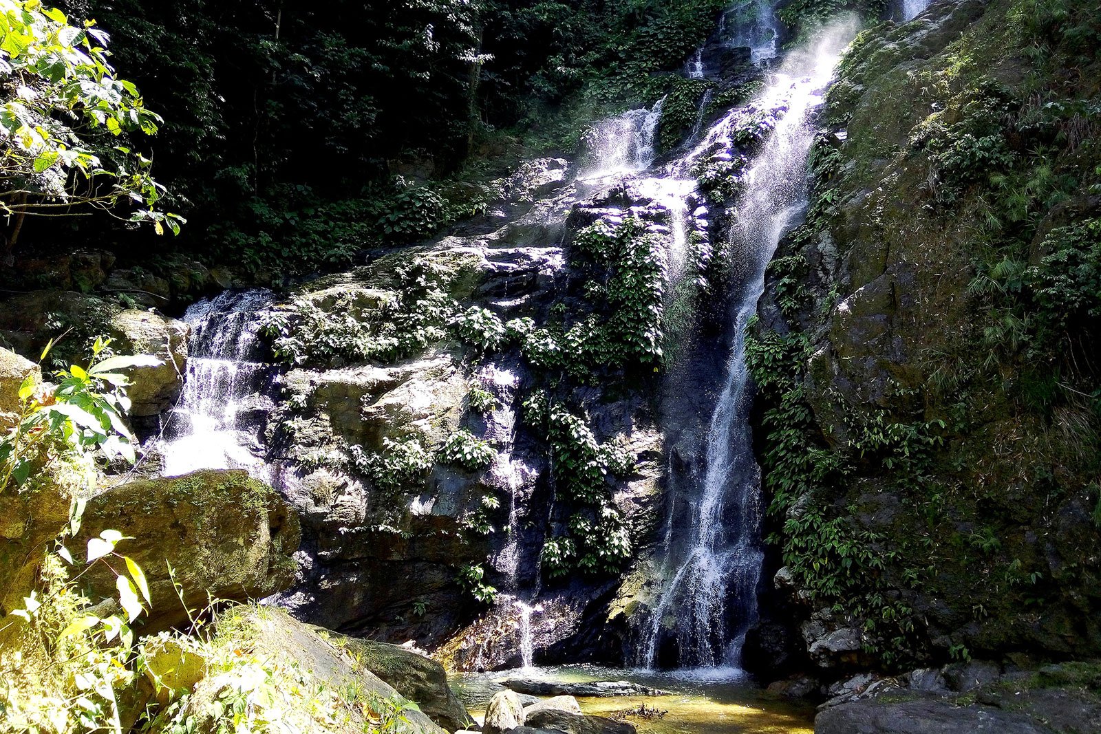 Как искупаться в искусственном водопаде на Миндоро