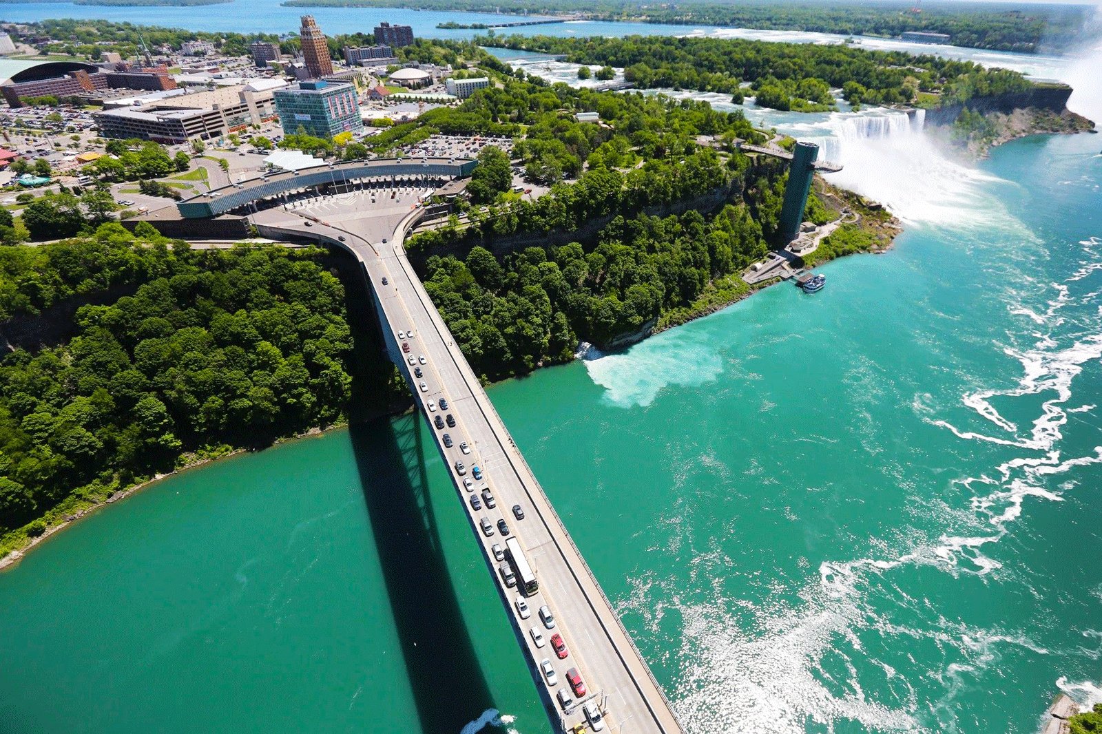 Как перейти мост между Канадой и США в Торонто