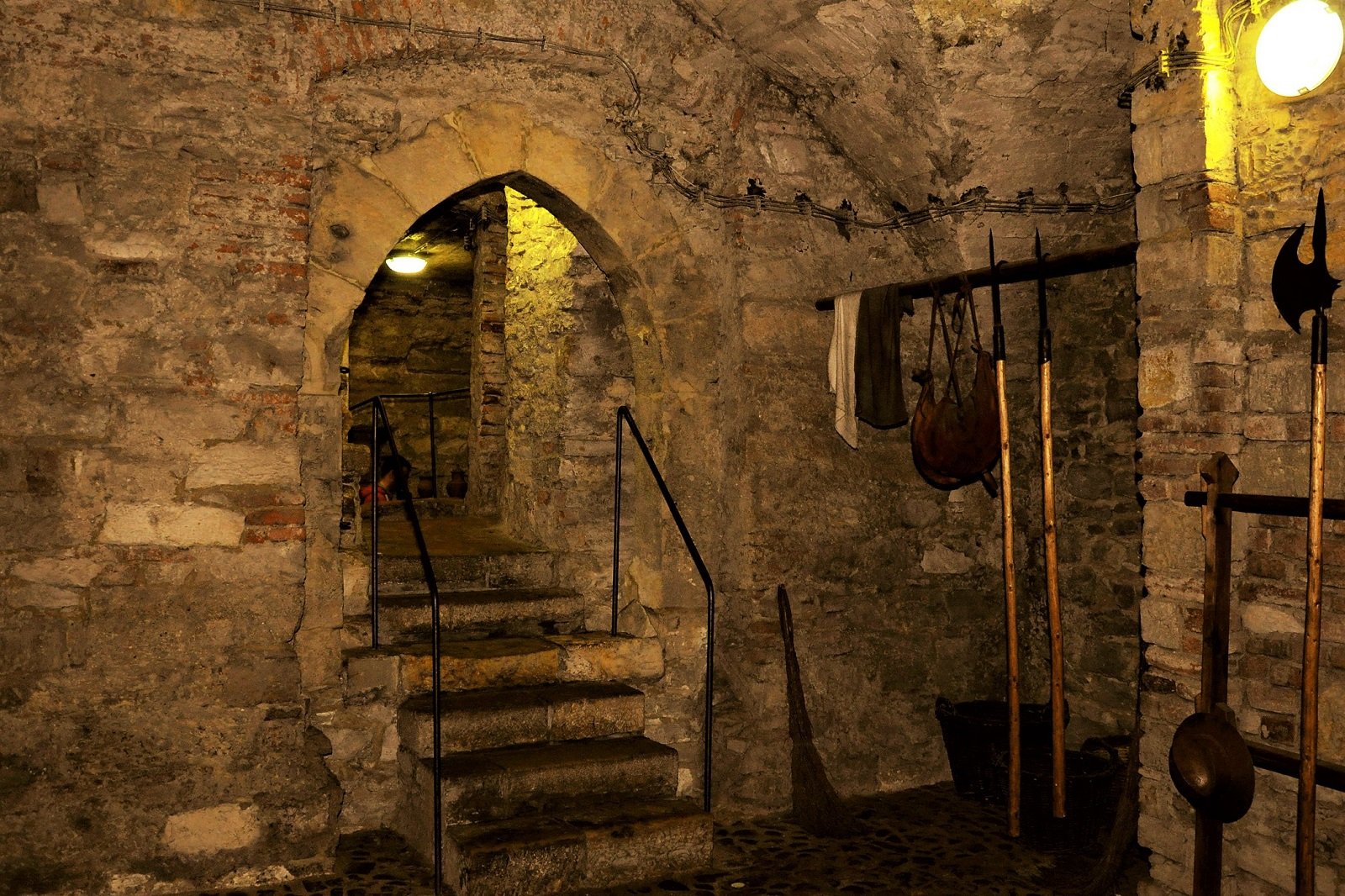 Как спуститься в подземелье Староместской ратуши в Праге