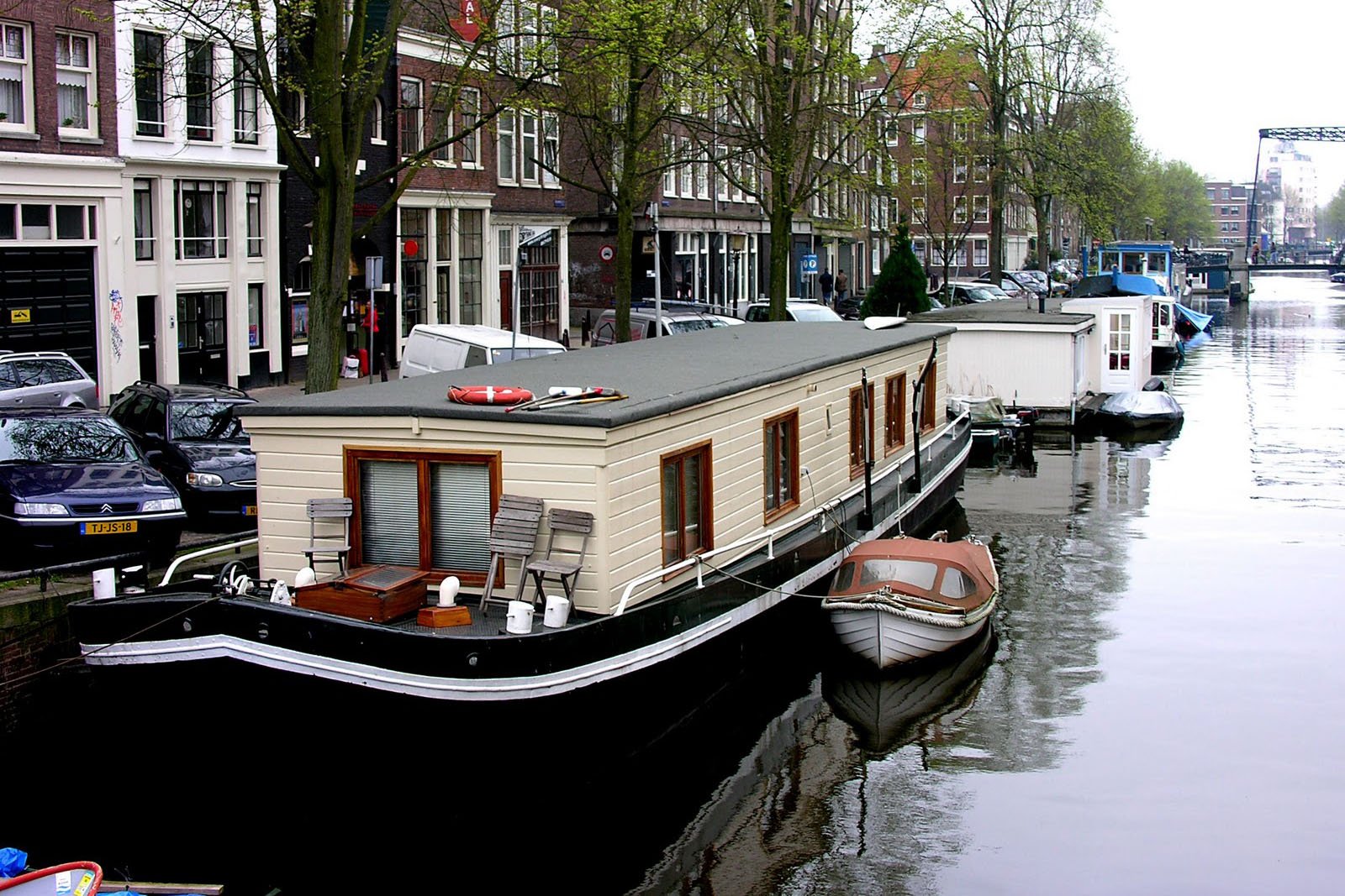 Как переночевать на хаусботе в Амстердаме