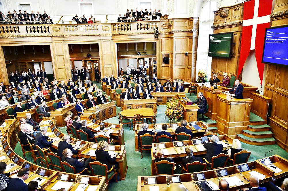 Как побывать на заседании датского парламента в Копенгагене
