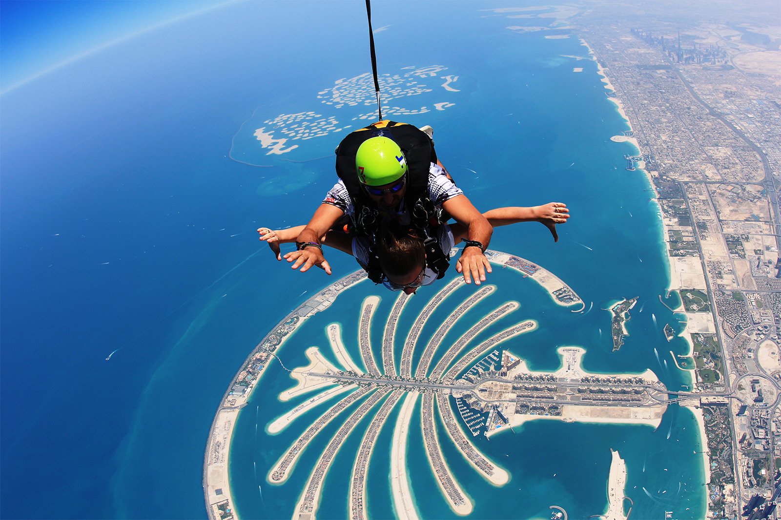 Как прыгнуть с парашютом в Дубае