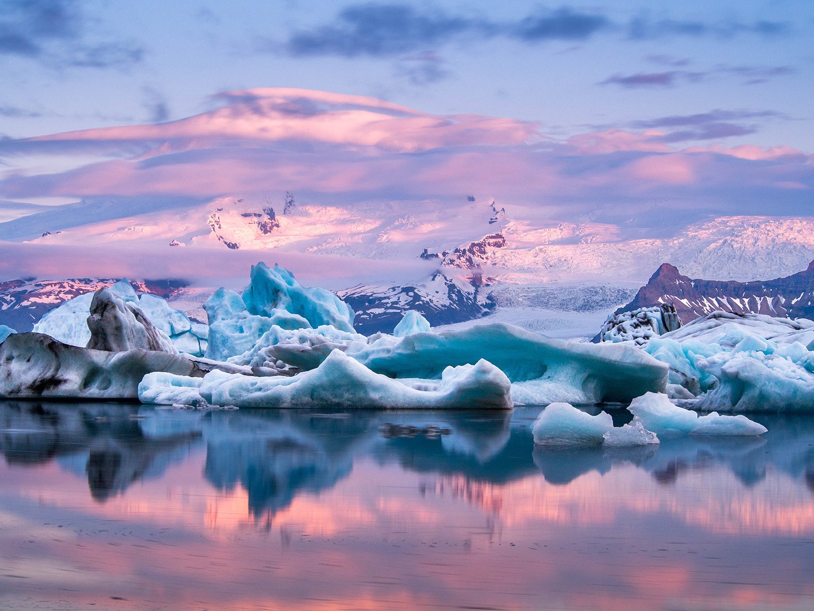 Как увидеть закат над плавающими айсбергами в Рейкьявике
