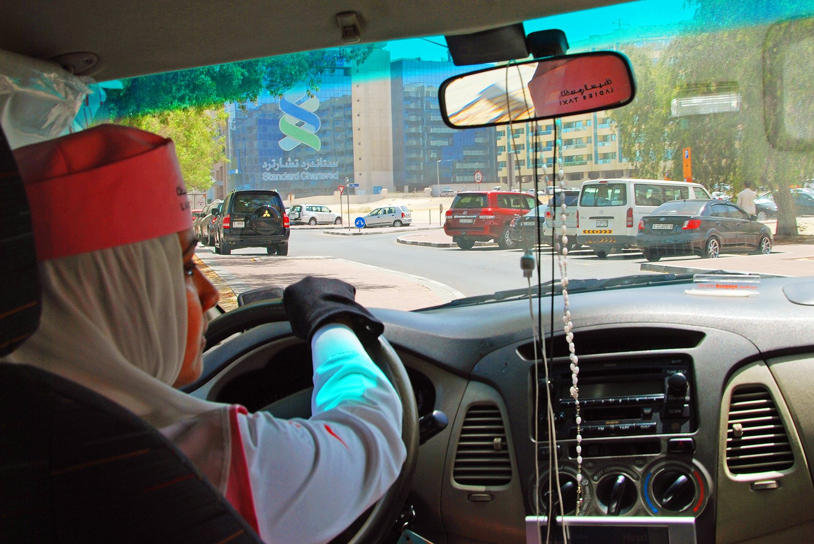 Как прокатиться в женском такси в Дубае