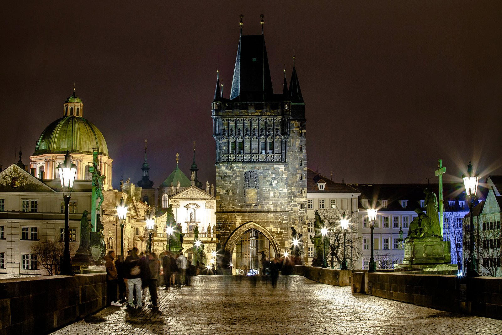 Как прогуляться по Карловому мосту в Праге