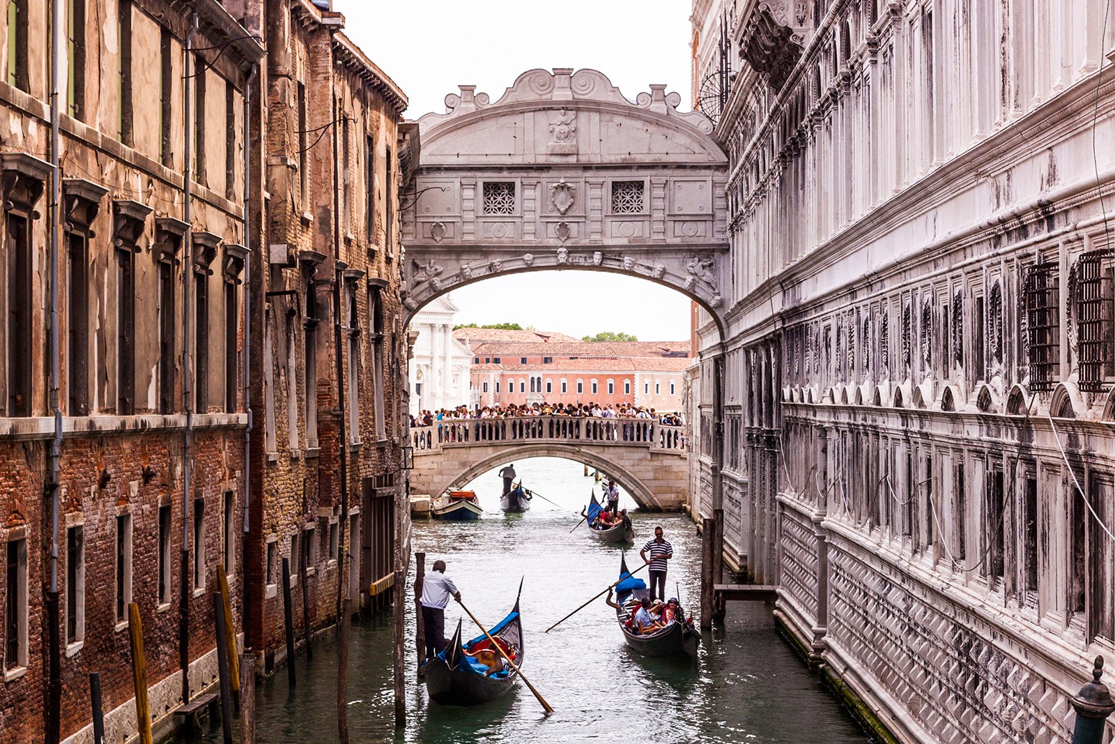 Как целоваться под Мостом Вздохов в Венеции