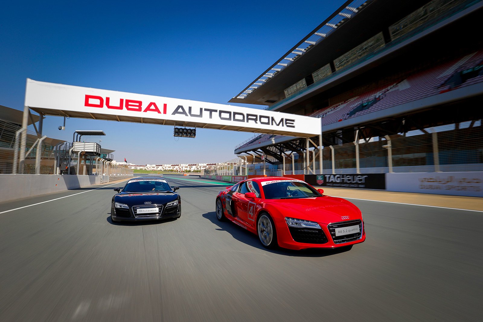 Как устроить гонки на Ауди R8 в Дубае