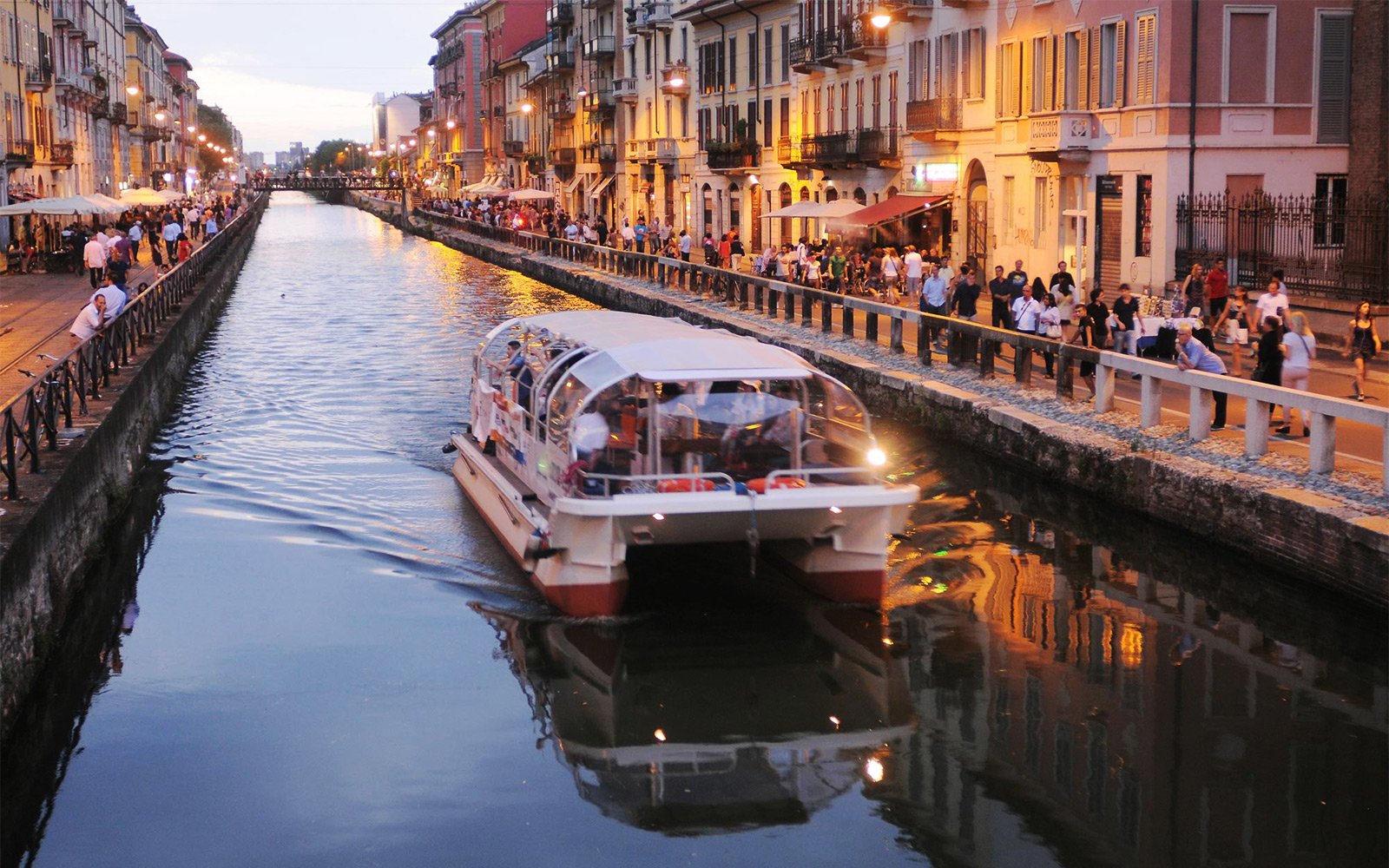 Как покататься на лодке по миланским каналам в Милане