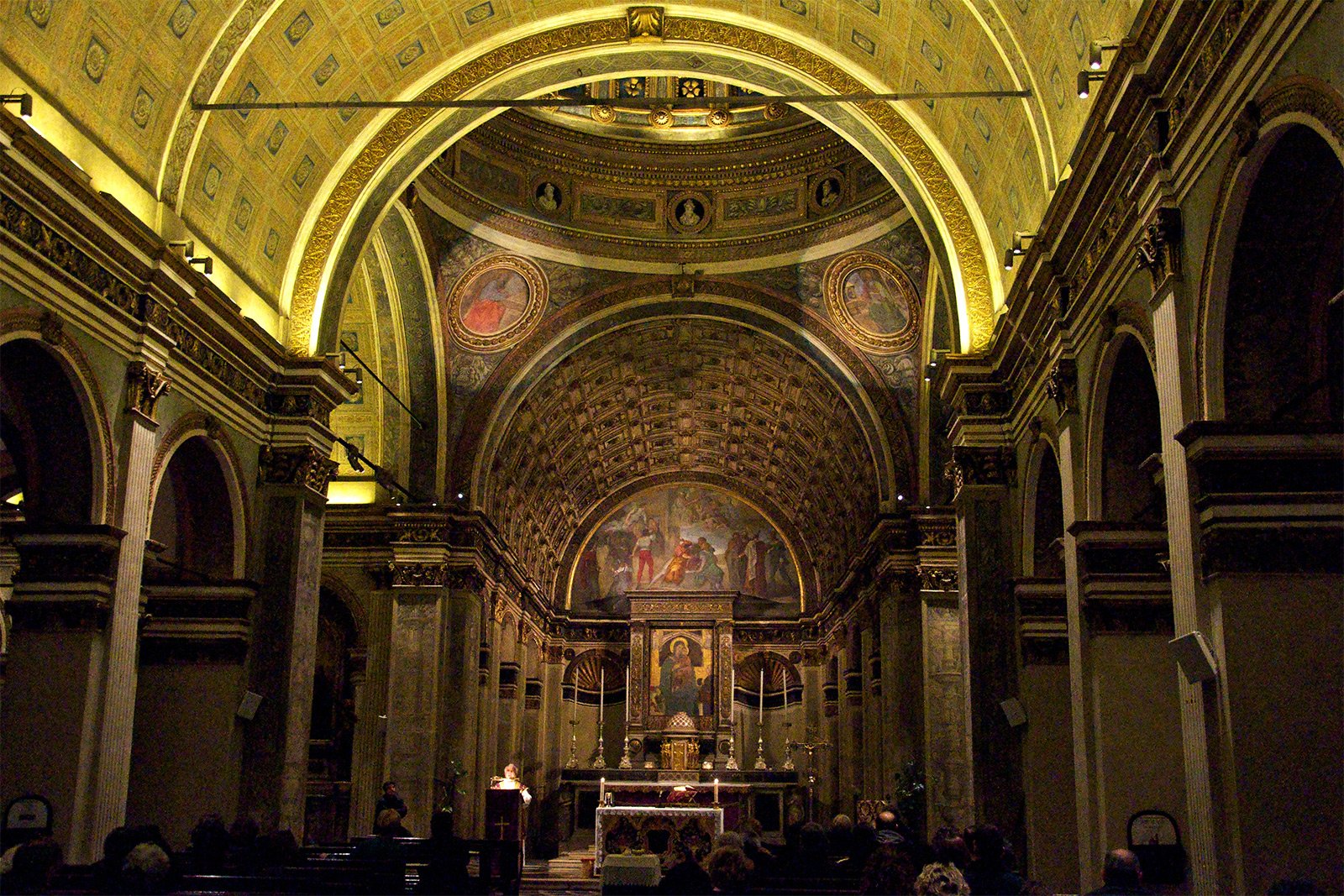 Как увидеть необычную оптическую иллюзию в церкви Санта Мария в Милане