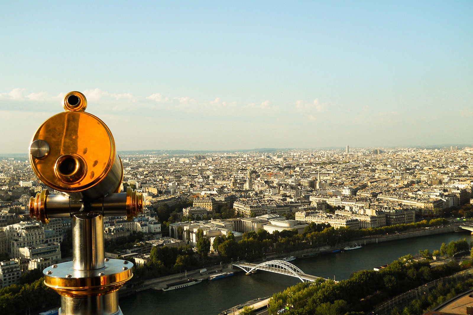 Как подняться на Эйфелеву башню в Париже