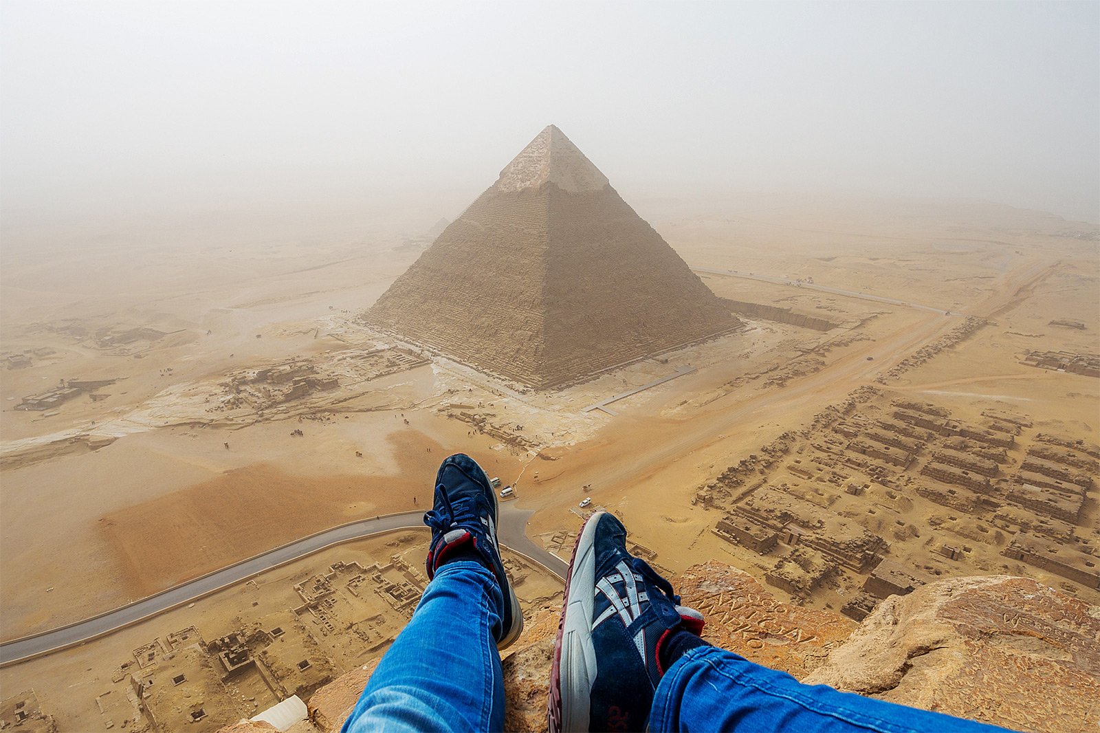 Как забраться на вершину пирамиды Хеопса в Каире