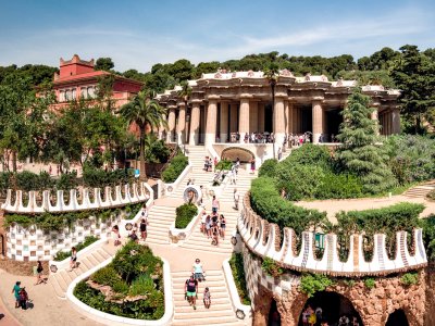 Окунуться в сказочный мир парка Гуэля в Барселоне
