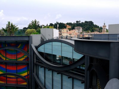 Подняться на крышу музея современного искусства в Ницце