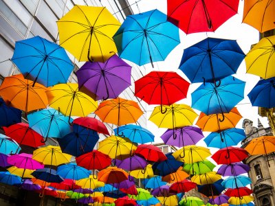 Пообедать на улице зонтиков в Анталье